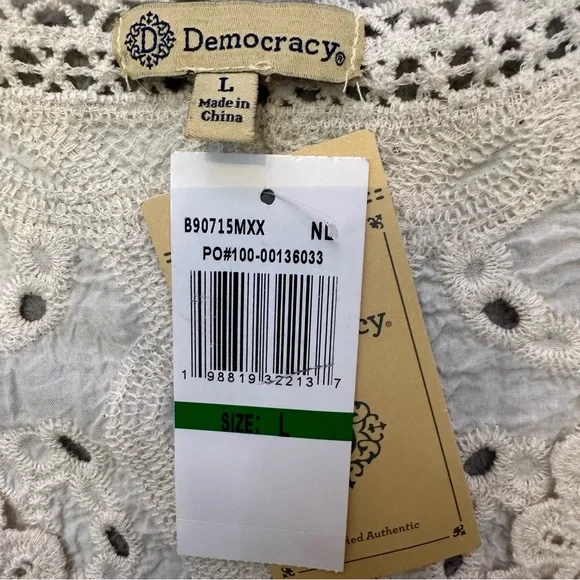 Democracy NWT Cream Lace Blouse - Picture 7 of 9